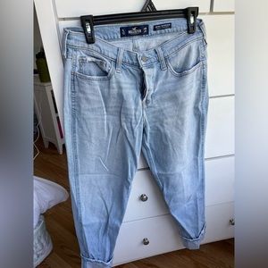 Hollister Low Rise Crop Boyfriend Light Wash Jeans